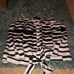 NWT: Sofia Vergara Black & White Tank